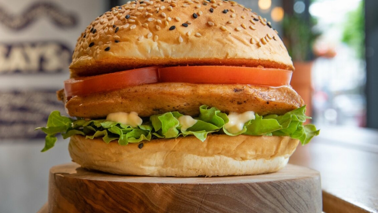 Geniet van een heerlijk menu van Johnny's Burger 