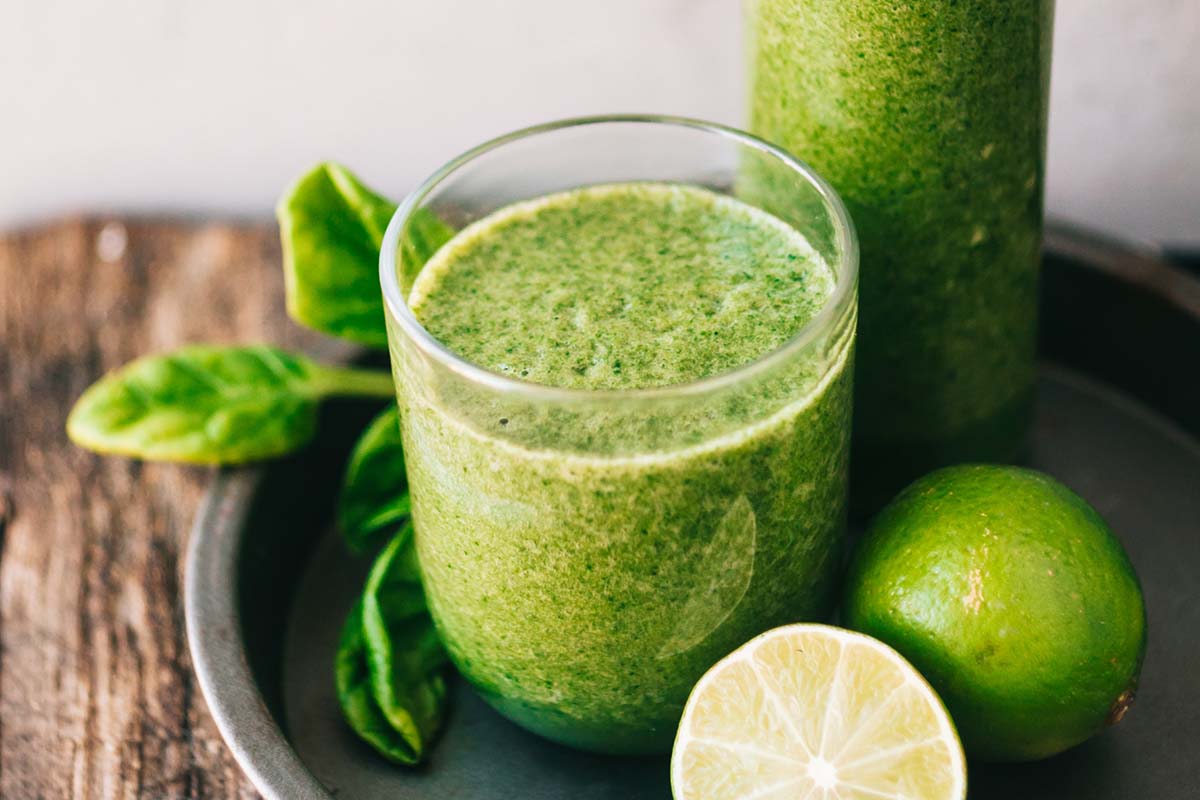 Poké Bowl of salade + smoothie bij Fit Food Store Leiden