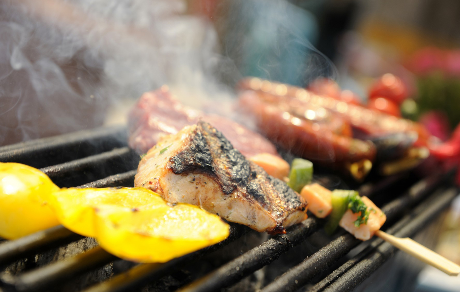 Bereid je eigen maaltijd op de BBQ aan tafel bij Solbeach Scheveningen
