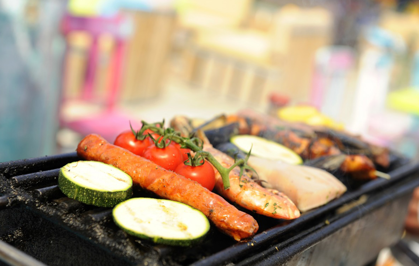 Bereid je eigen maaltijd op de BBQ aan tafel bij Solbeach Scheveningen