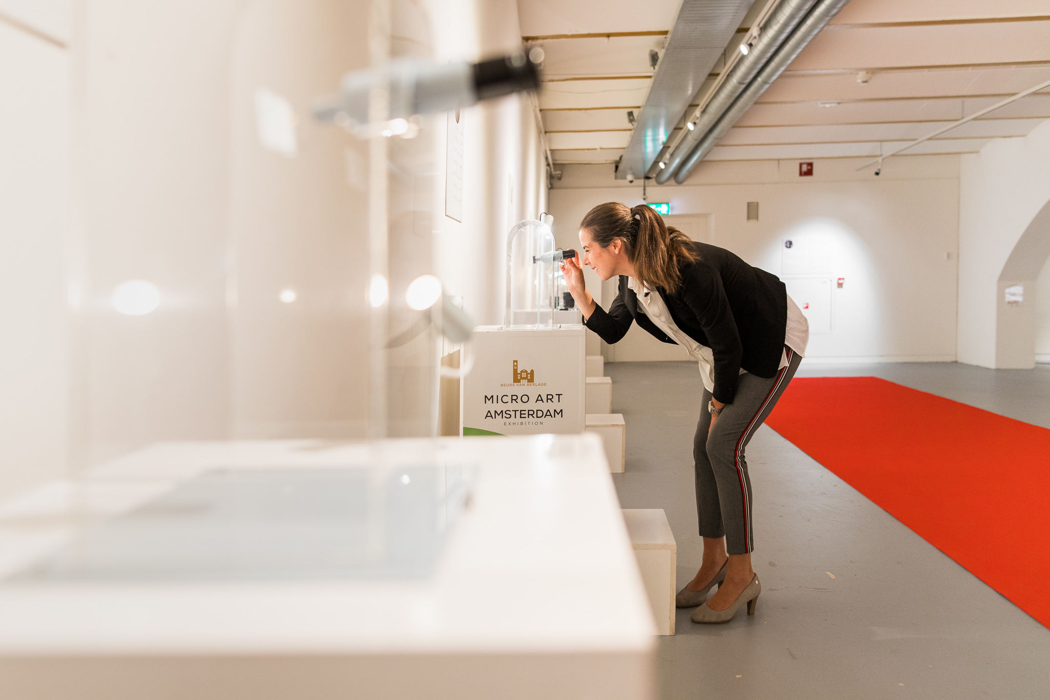 Bewonder de kleinste kunstwerken bij Micro Art Amsterdam