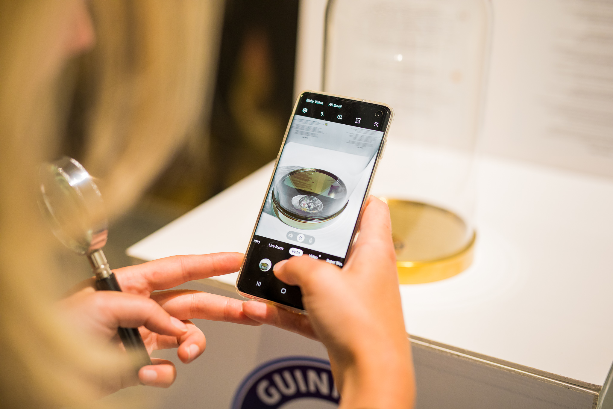 Bewonder de kleinste kunstwerken bij Micro Art Amsterdam