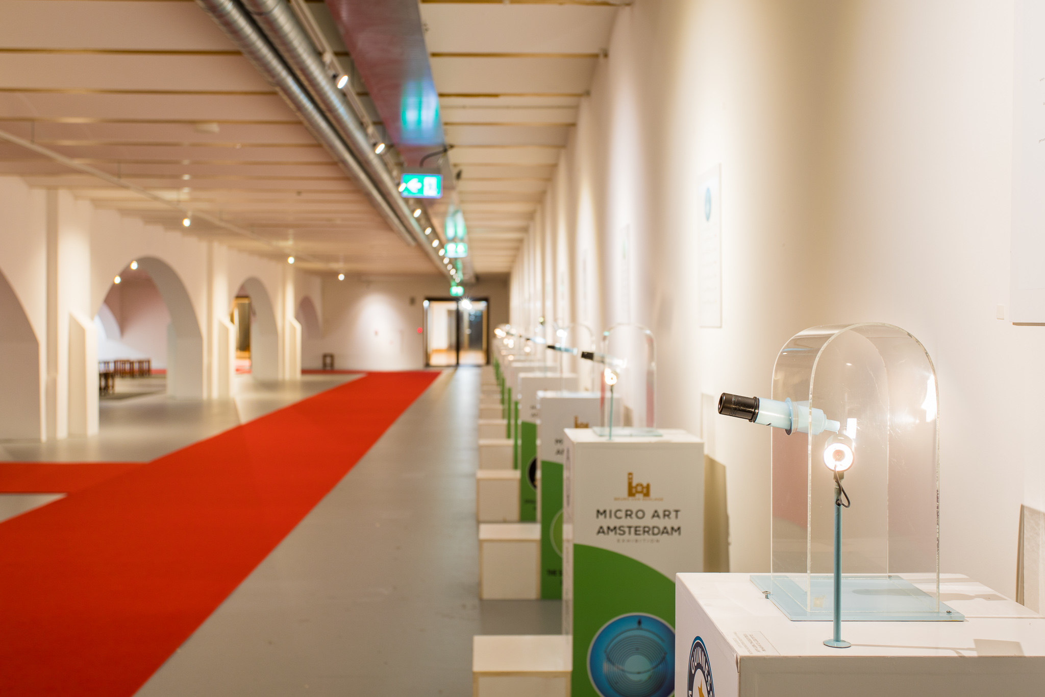 Bewonder de kleinste kunstwerken bij Micro Art Amsterdam