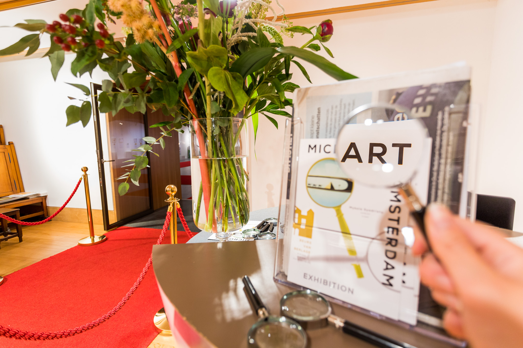 Bewonder de kleinste kunstwerken bij Micro Art Amsterdam