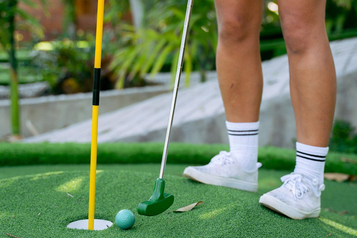 Midgetgolfen bij Toms Beach & Surf