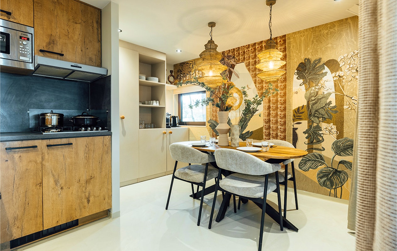 Verblijf in de vernieuwde accommodaties op Lake Resort Beekse Bergen