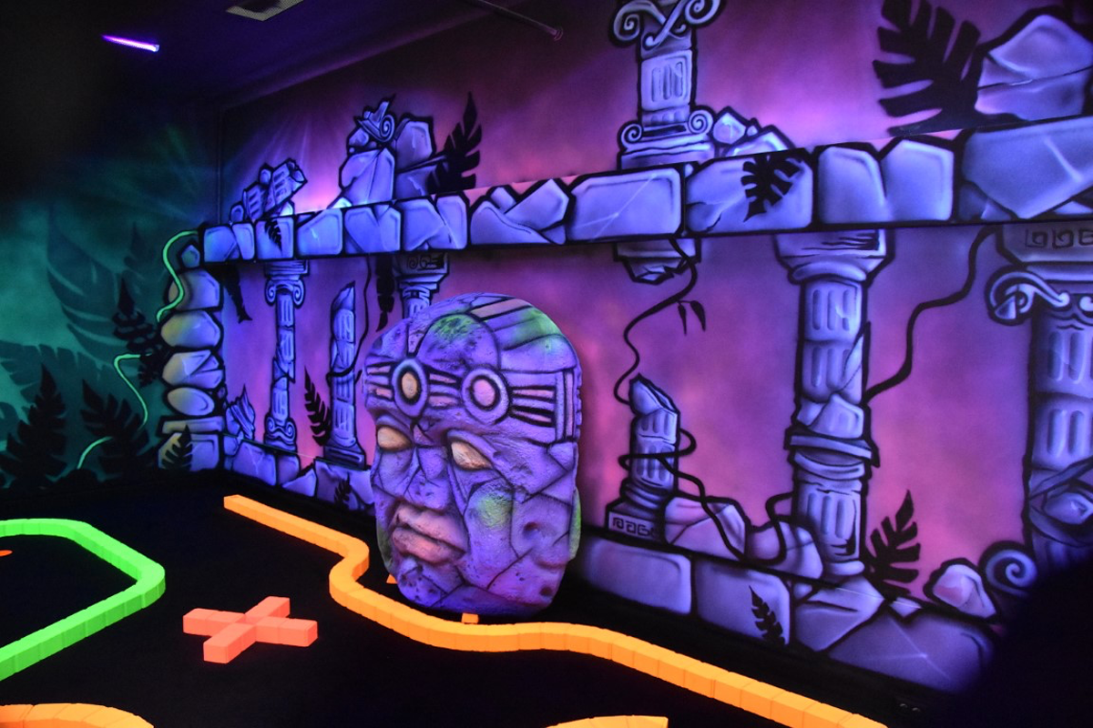 Glow in the Dark Minigolf bij Flash & Smash