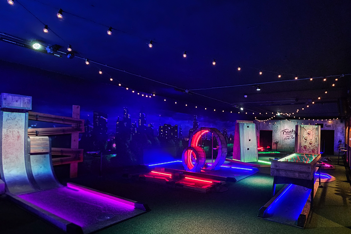 Minigolf & pixelvloer + 2 bollen ijs bij Franky’s Hoorn
