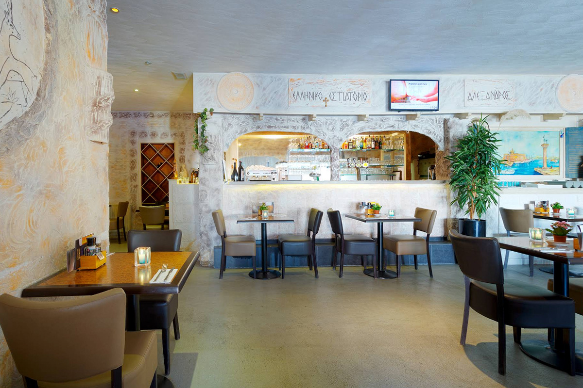 Mixed grill of vega schotel naar keuze bij Grieks Restaurant Alexandros