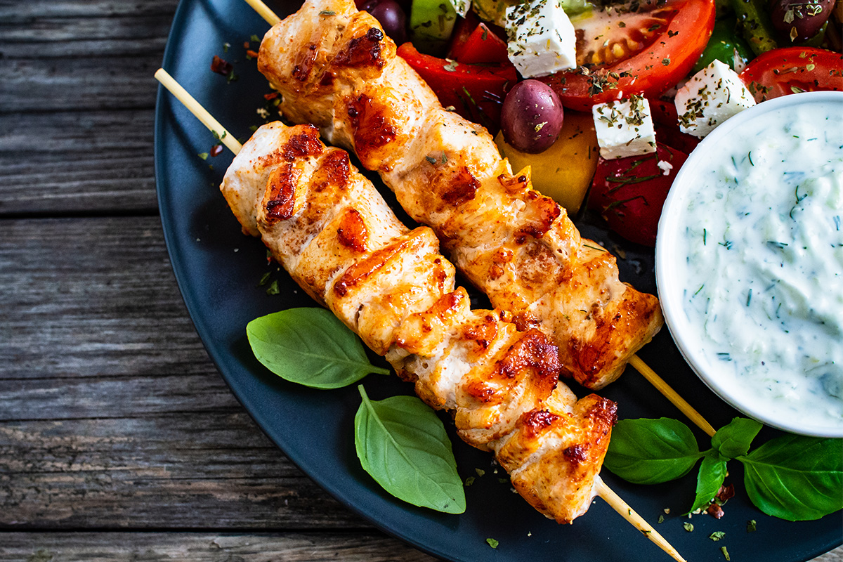 Mixed grill of vega schotel naar keuze bij Grieks Restaurant Alexandros
