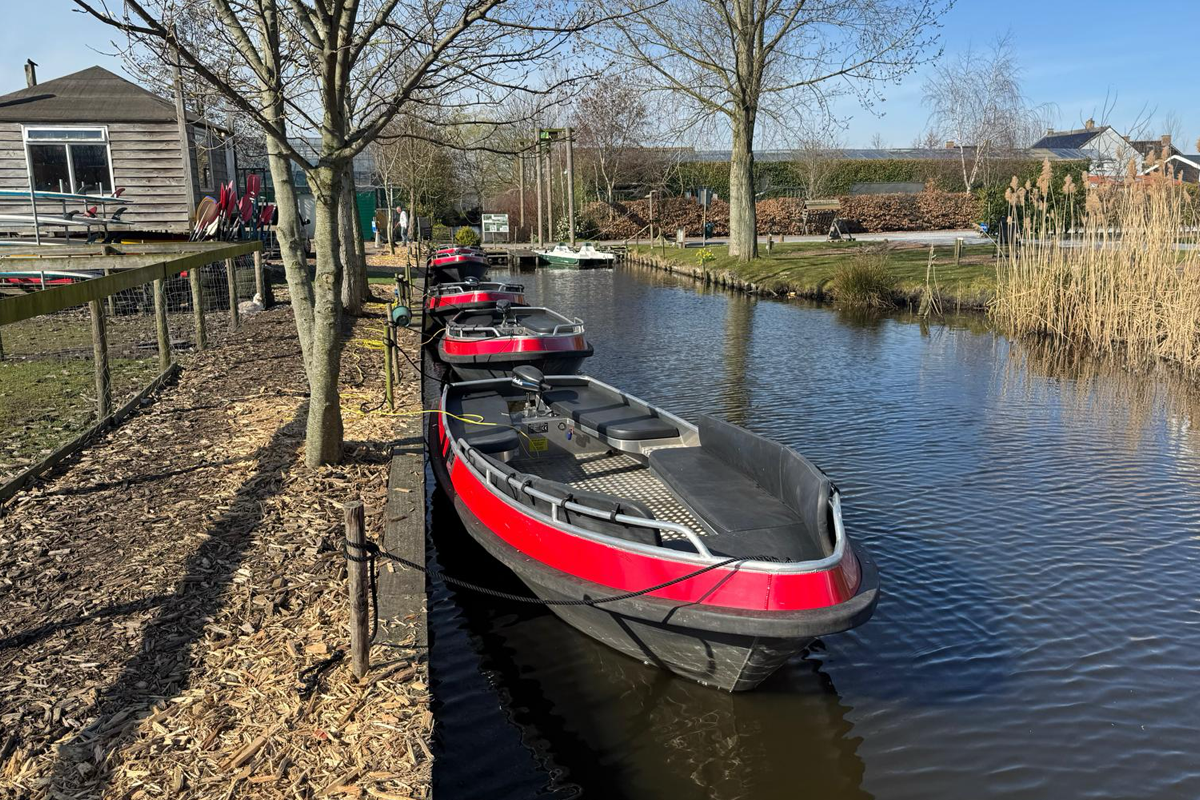 Fluisterboot of moterboot huren voor 3,5 uur (8-12 pers) 