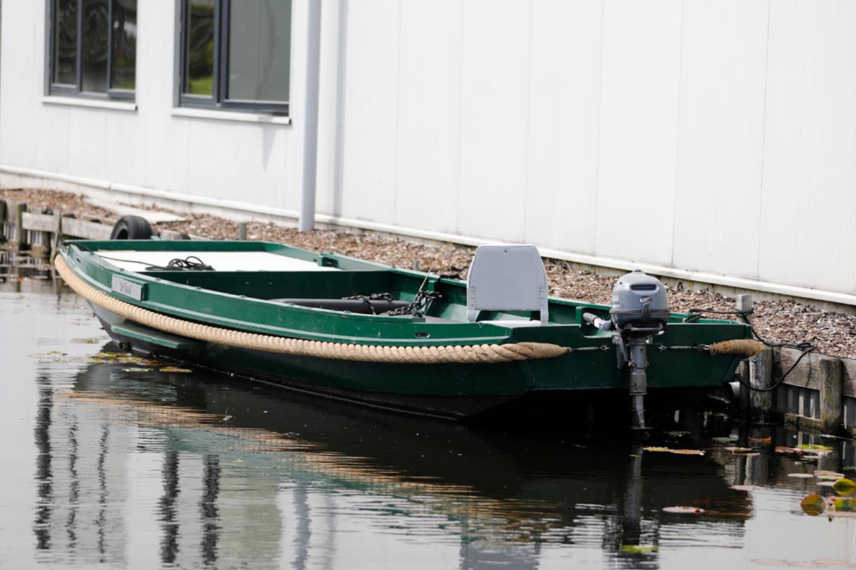 Fluisterboot of moterboot huren voor 3,5 uur (8-12 pers) 