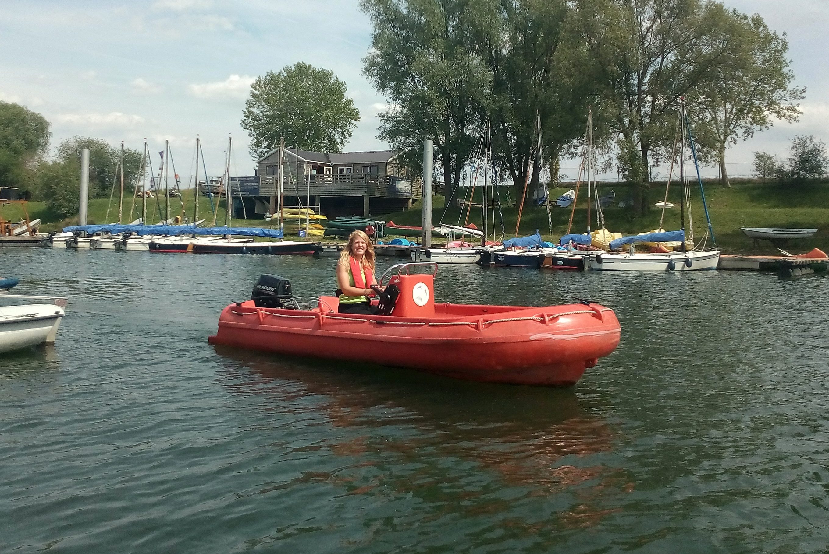 Motorboot huren (4 of 8 uur) bij Sailcenter Limburg