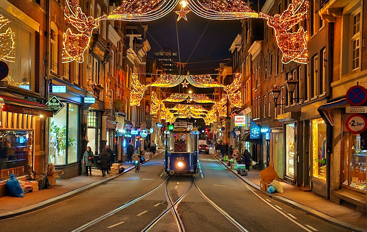 Historische tramrit door verlicht Amsterdam + drankje