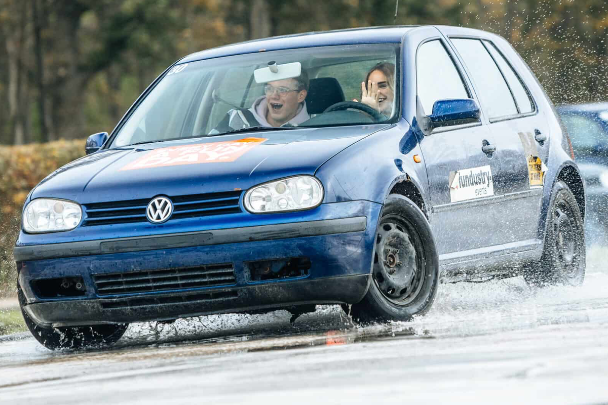 Offroad rijden + eventuele slipcursus bij Fundustry