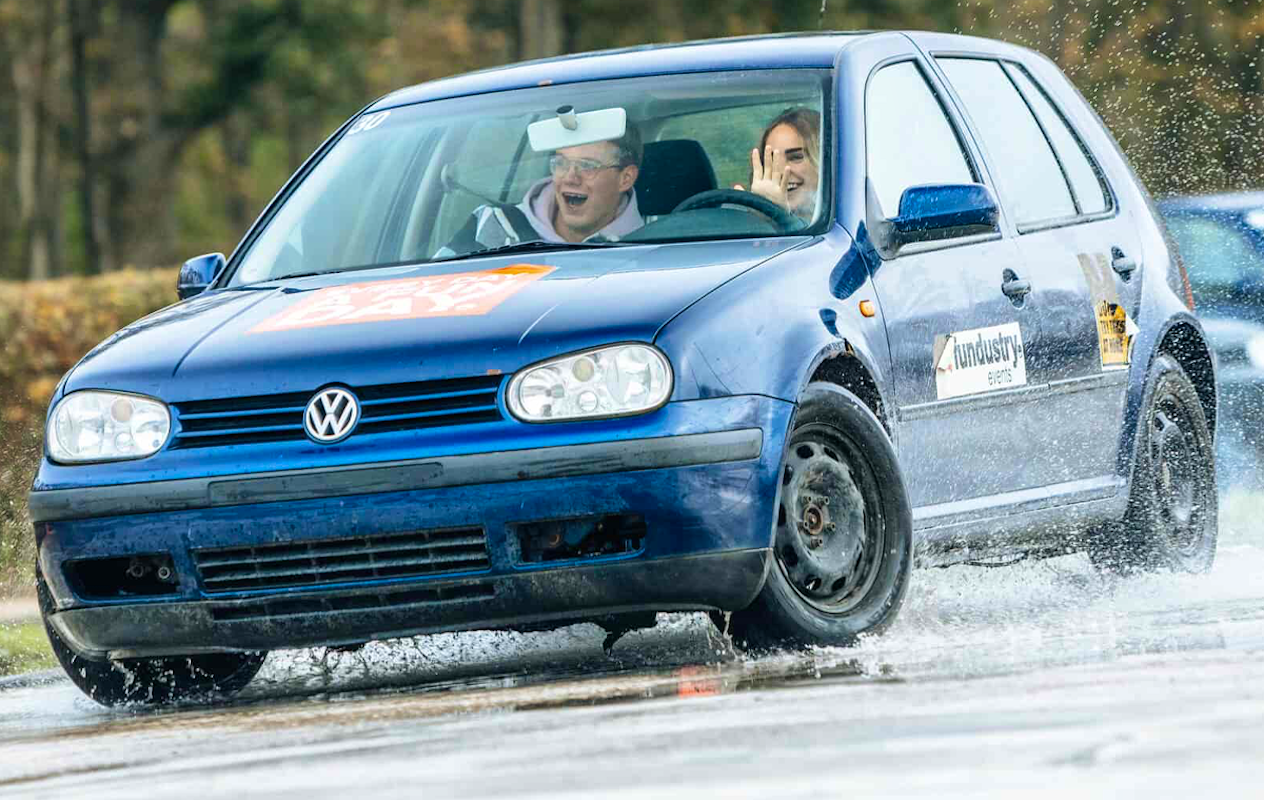 Offroad rijden + eventuele slipcursus bij Fundustry