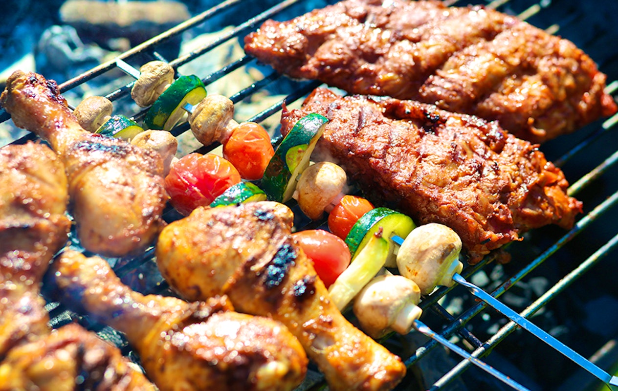 Onbeperkt BBQ'en + tapasplank en dessert bij BBQ & Grill