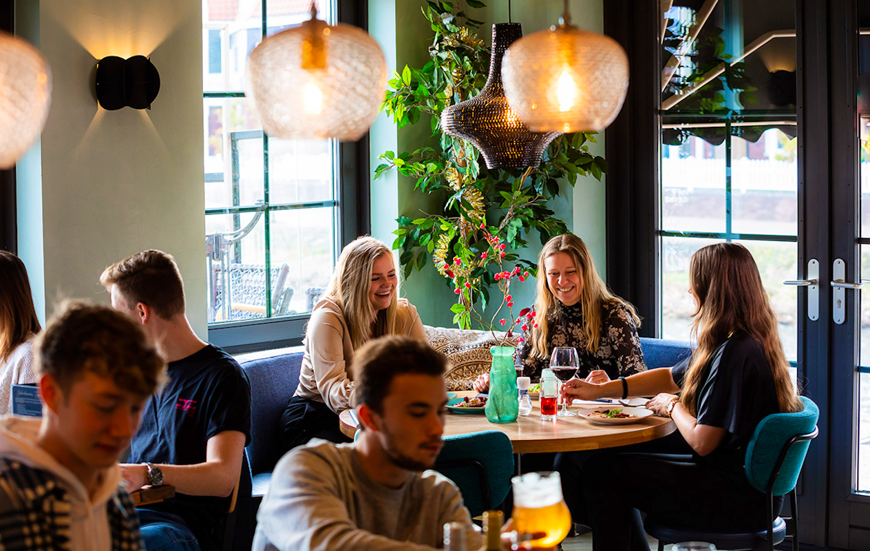 Onbeperkt tapas diner + broodplank en desserts bij Pieterman
