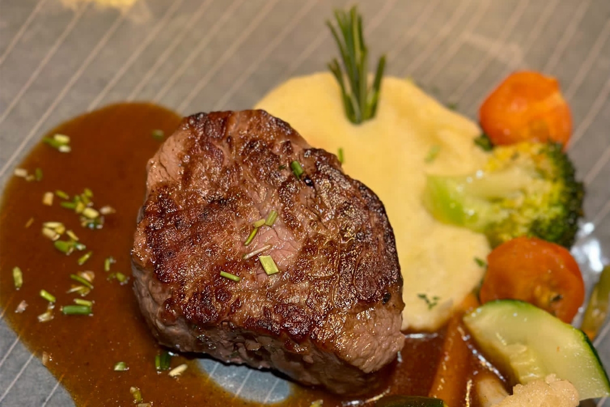 Onbeperkt dineren bij Hof van Veldhoven