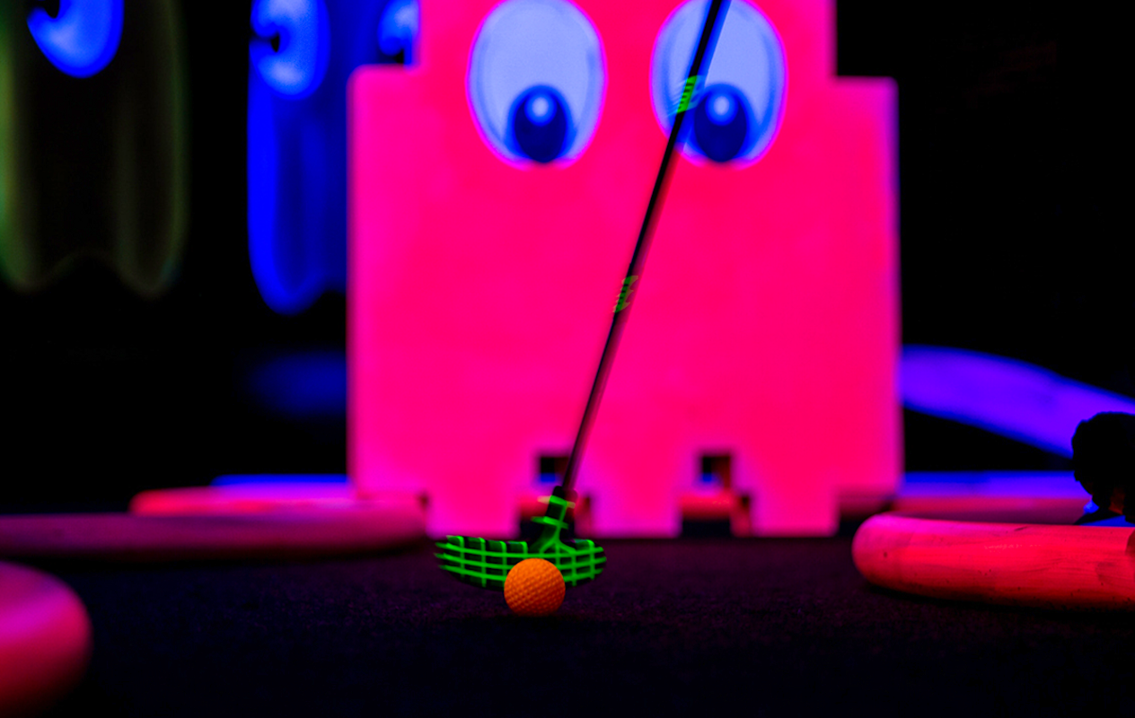 Onbeperkt gamen + Glow in the Dark minigolf bij Highscore Waalwijk