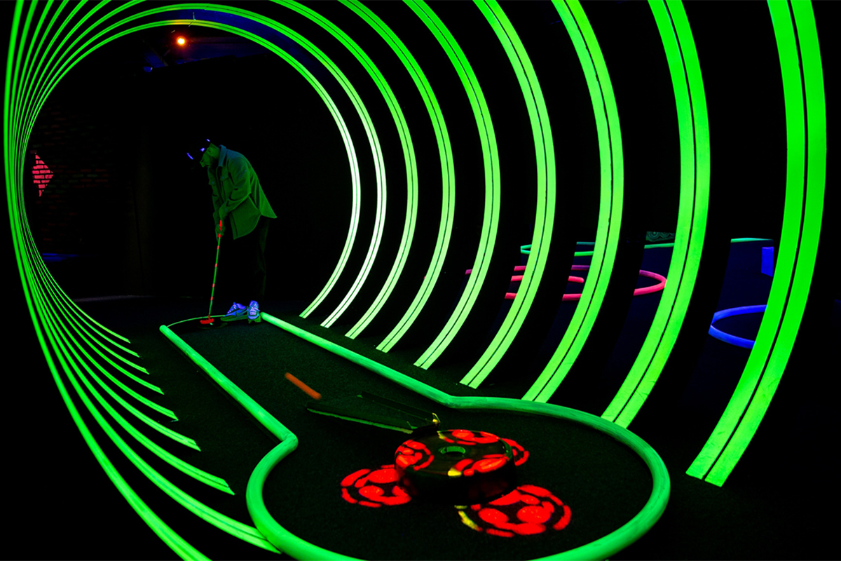 Onbeperkt gamen + Glow in the Dark minigolf bij Highscore Waalwijk