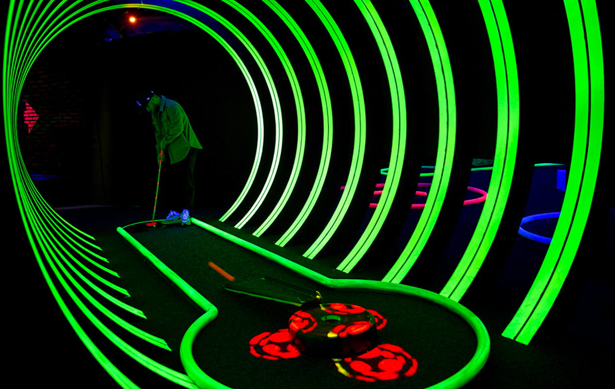 Onbeperkt gamen + Glow in the Dark minigolf bij Highscore Waalwijk