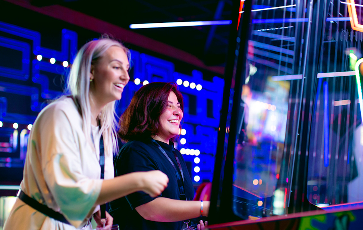 Onbeperkt gamen + Glow in the Dark minigolf bij Highscore Waalwijk