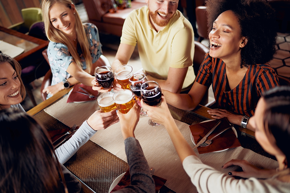 Onbeperkt schnitzels of kip eten + drankjes bij 't Perron Eten & Drinken