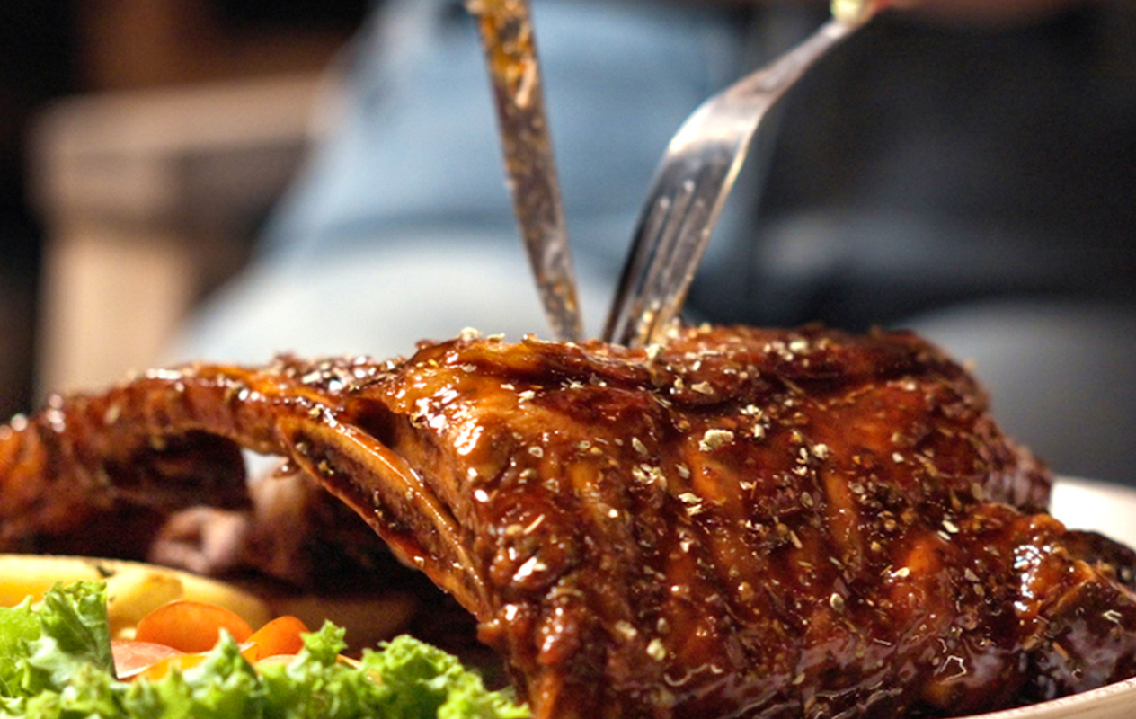 Onbeperkt spareribs eten + broodplank bij Dorpshuis de Dregt
