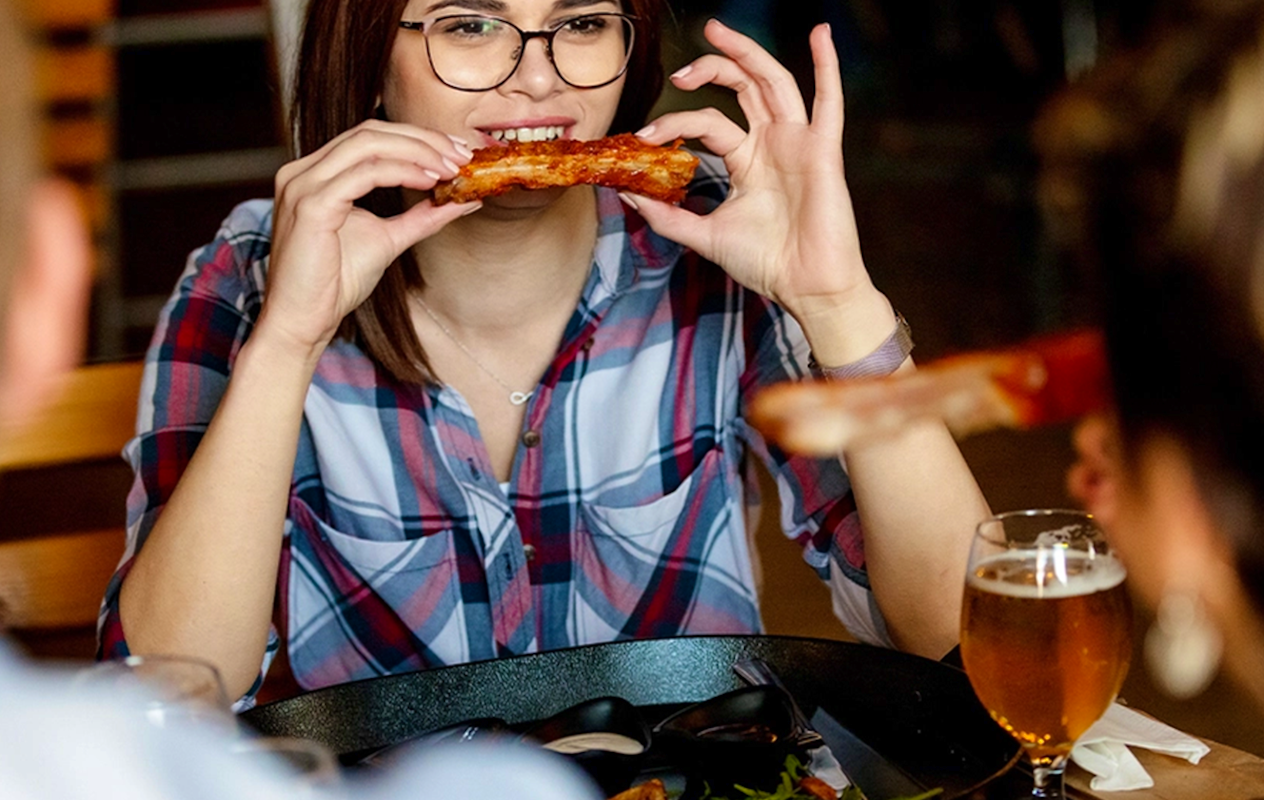 Onbeperkt spareribs eten + broodplank bij Dorpshuis de Dregt