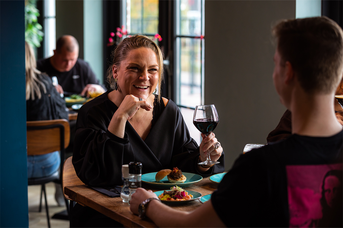 Onbeperkt Volendammer Tapas lunchen + koffie/thee + desserts bij Pieterman