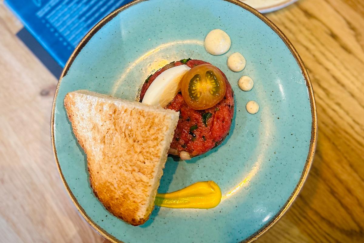 Onbeperkt Volendammer Tapas lunchen + koffie/thee + desserts bij Pieterman