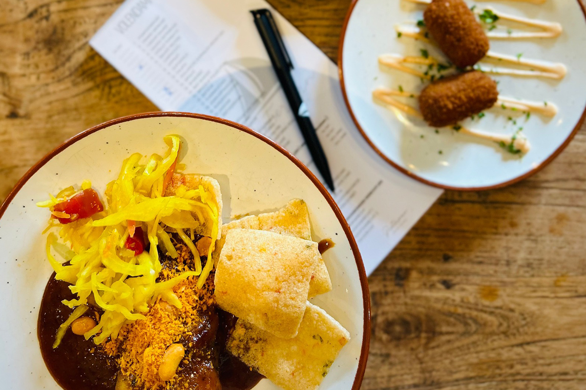 Onbeperkt Volendammer Tapas lunchen + koffie/thee + desserts bij Pieterman