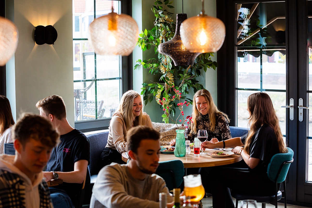 Onbeperkt Volendammer Tapas lunchen + koffie/thee + desserts bij Pieterman