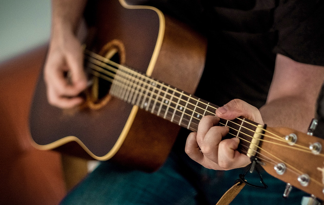 Online Muziek Cursus voor gitaar, piano of zang