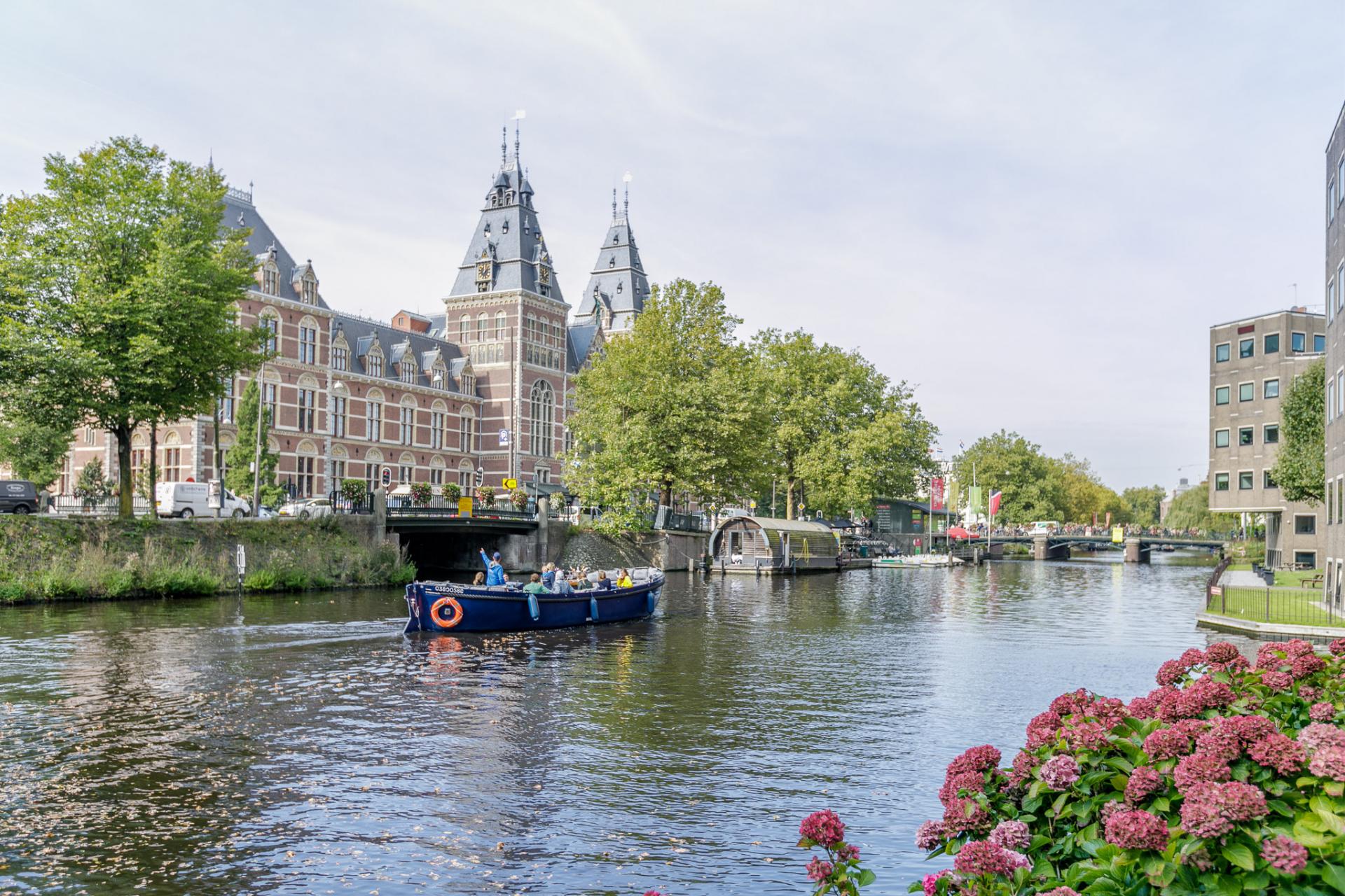 Ontdek Amsterdam vanaf een luxe sloep van Floating Amsterdam! 