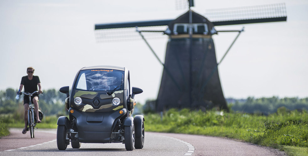 Ga met zijn 2en op tour in de Twizy! 
