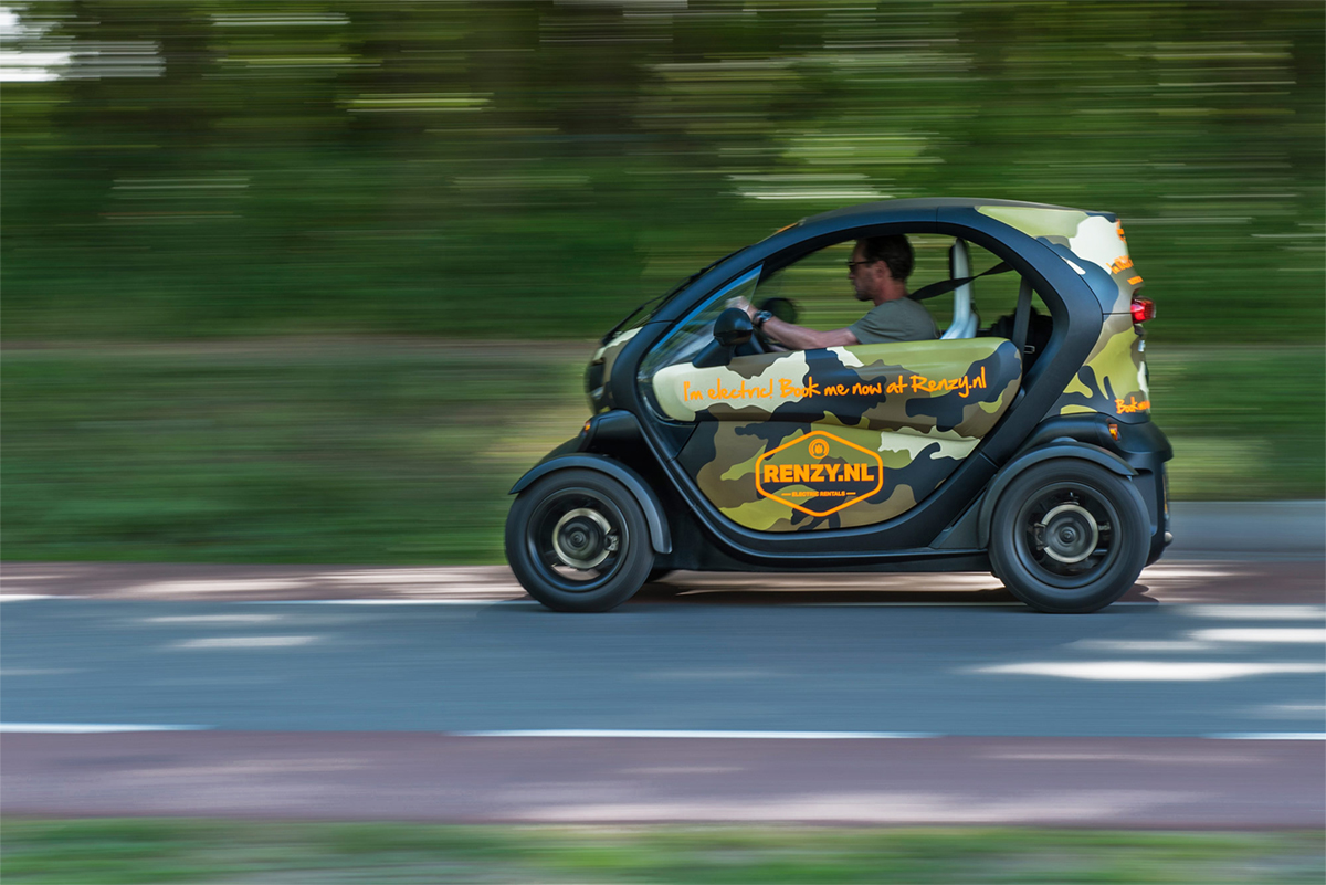 Ga met zijn 2en op tour in de Twizy! 