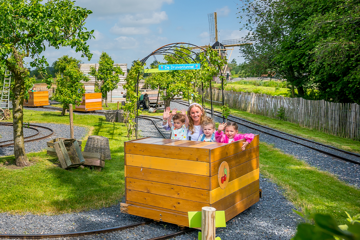 Verblijf Familie Resort Molenwaard + gratis toegang tot Stip de Pony Ranch