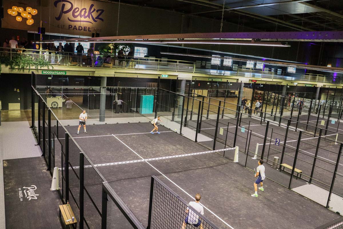 1 uur baanhuur bij Peakz Padel (14 locaties)