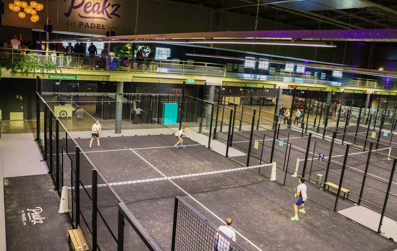 1 uur baanhuur bij Peakz Padel (14 locaties)