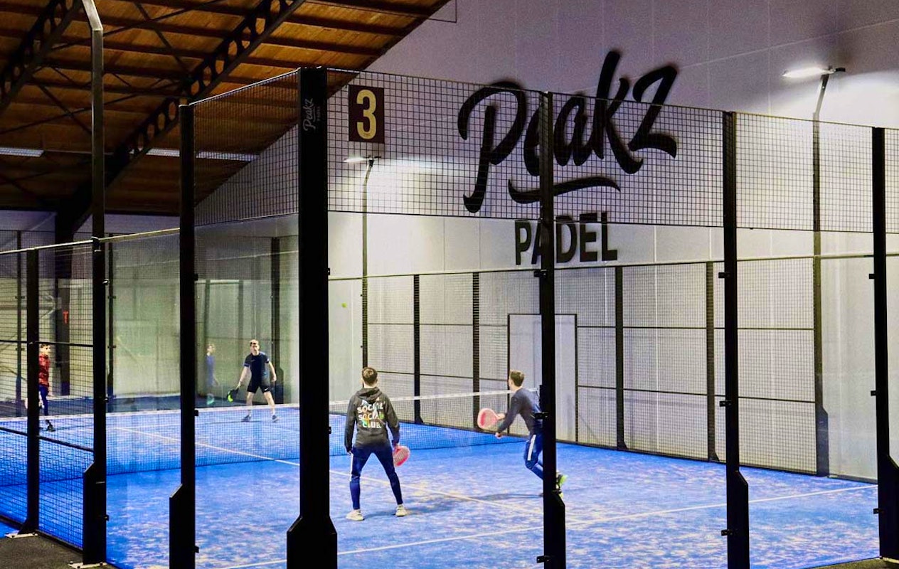 1 uur baanhuur bij Peakz Padel (14 locaties)