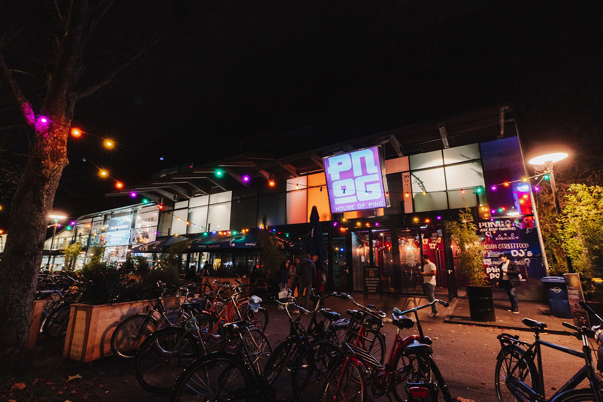 Pinpongen + evt. pitcher bier en snack bij PONG - Ping Pong bar