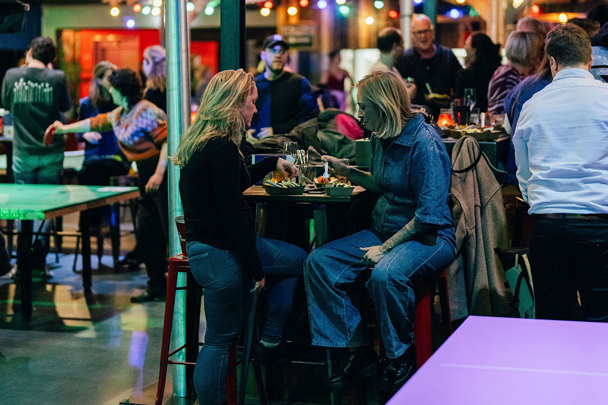Pinpongen + evt. pitcher bier en snack bij PONG - Ping Pong bar
