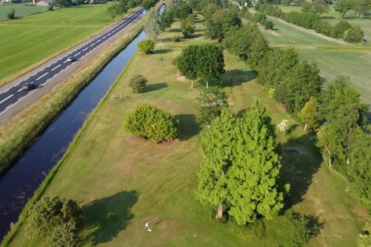 Pitch & Putt (9 holes) + bittergarnituur bij Play & Stay