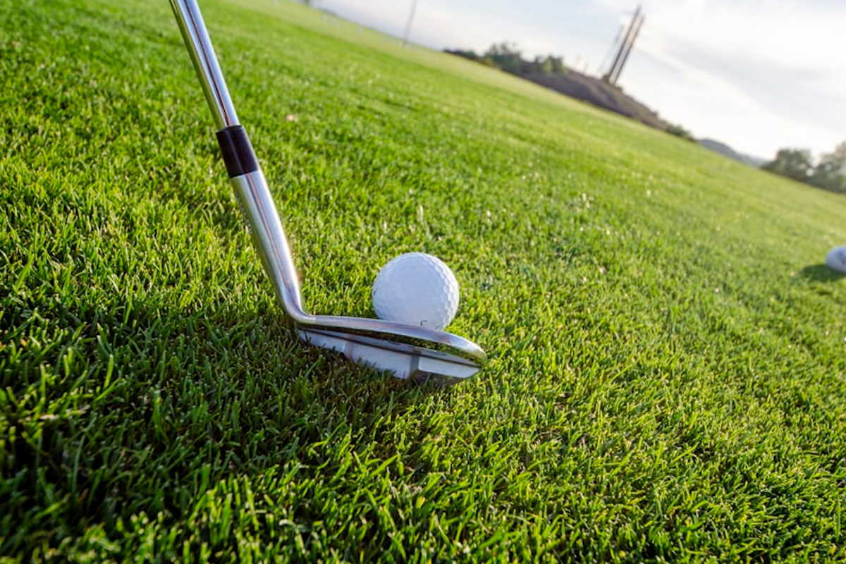 Pitch & Putt (9 holes) + bittergarnituur bij Play & Stay