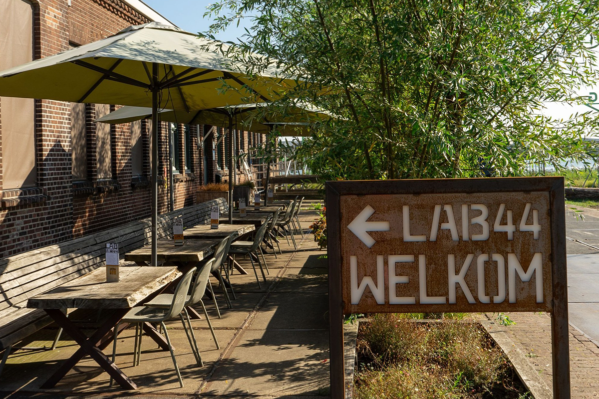 Luxe high tea + onbeperkt thee bij Lab-44