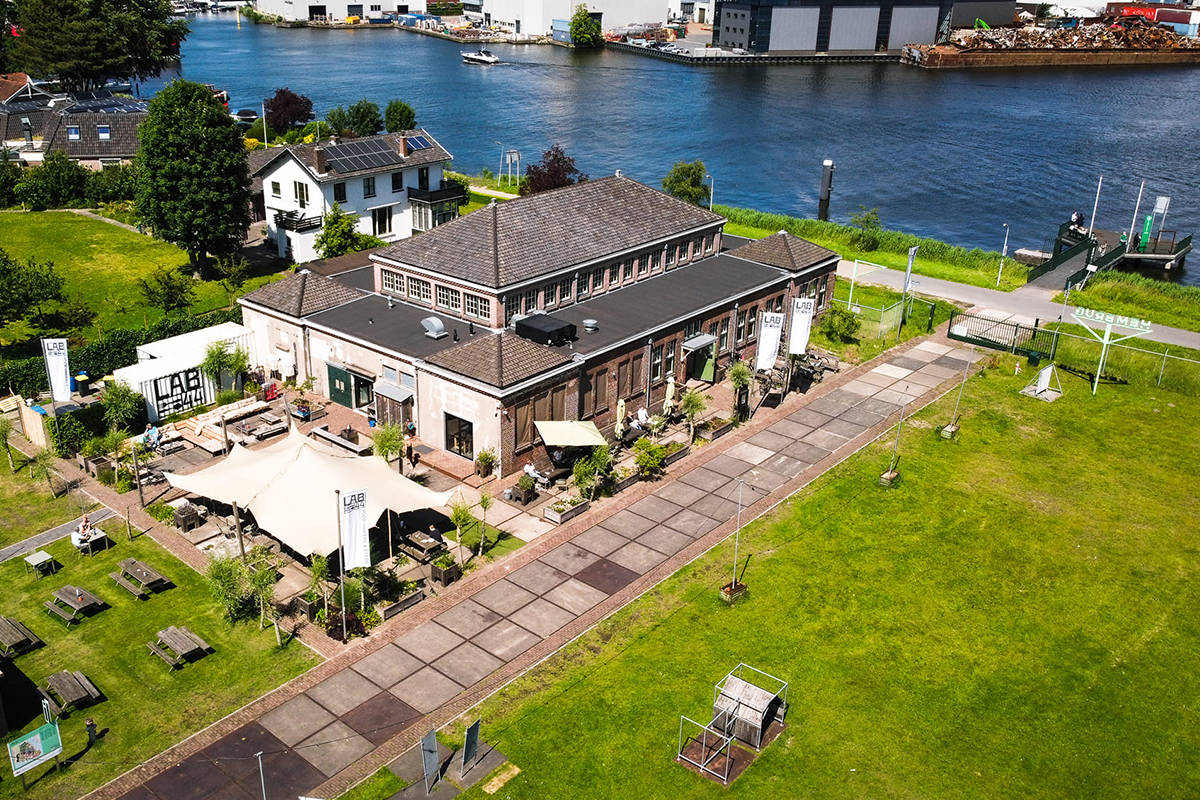 Luxe high tea + onbeperkt thee bij Lab-44