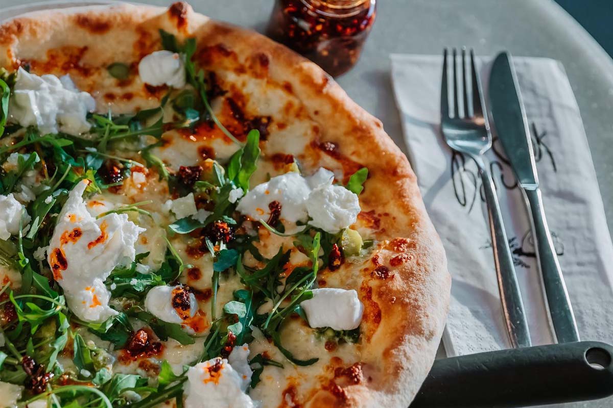 Pizza naar keuze bij Bar Spek