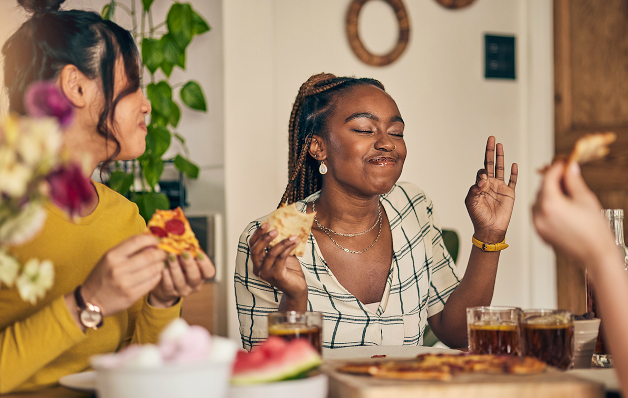 Afhalen: hele pizza of 2 sandwiches + dessert bij Pizzajó in Hoorn
